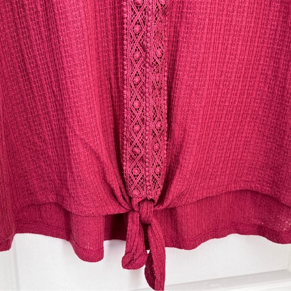 3X ABSOLUTELY FAMOUS LACE V-NECK TOP. FRONT TIE. TEXTURED POLYESTER DEEP MAUVE. - Picture 10 of 16